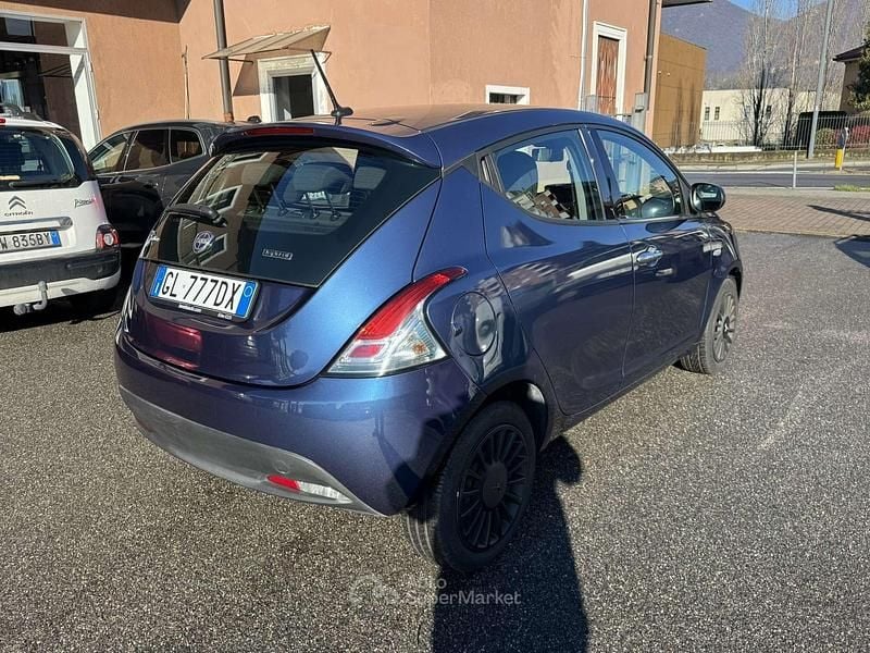 Usata Lancia Ypsilon 69 CV (50 kW) 2022 Blu/azzurro Utilitaria