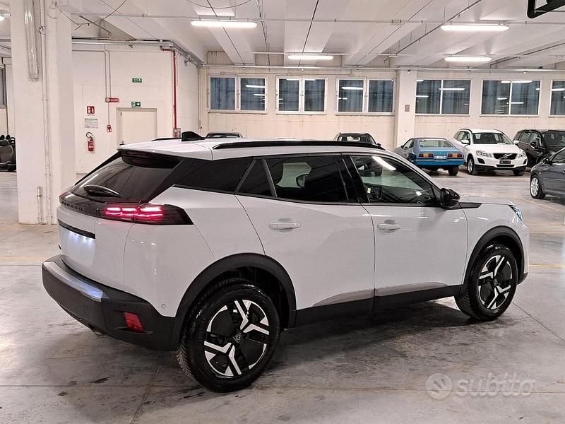 Usata Peugeot 2008 Allure 101 CV (74 kW) 2024 Bianco SUV