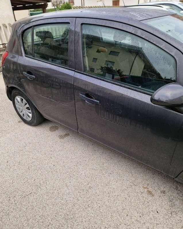 Usata Opel Corsa Edition 54 CV (39 kW) 2010 Grigio Berlina