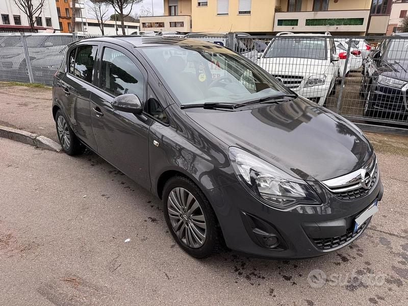 Usata Opel Corsa 85 CV (62 kW) 2014 Grigio Utilitaria
