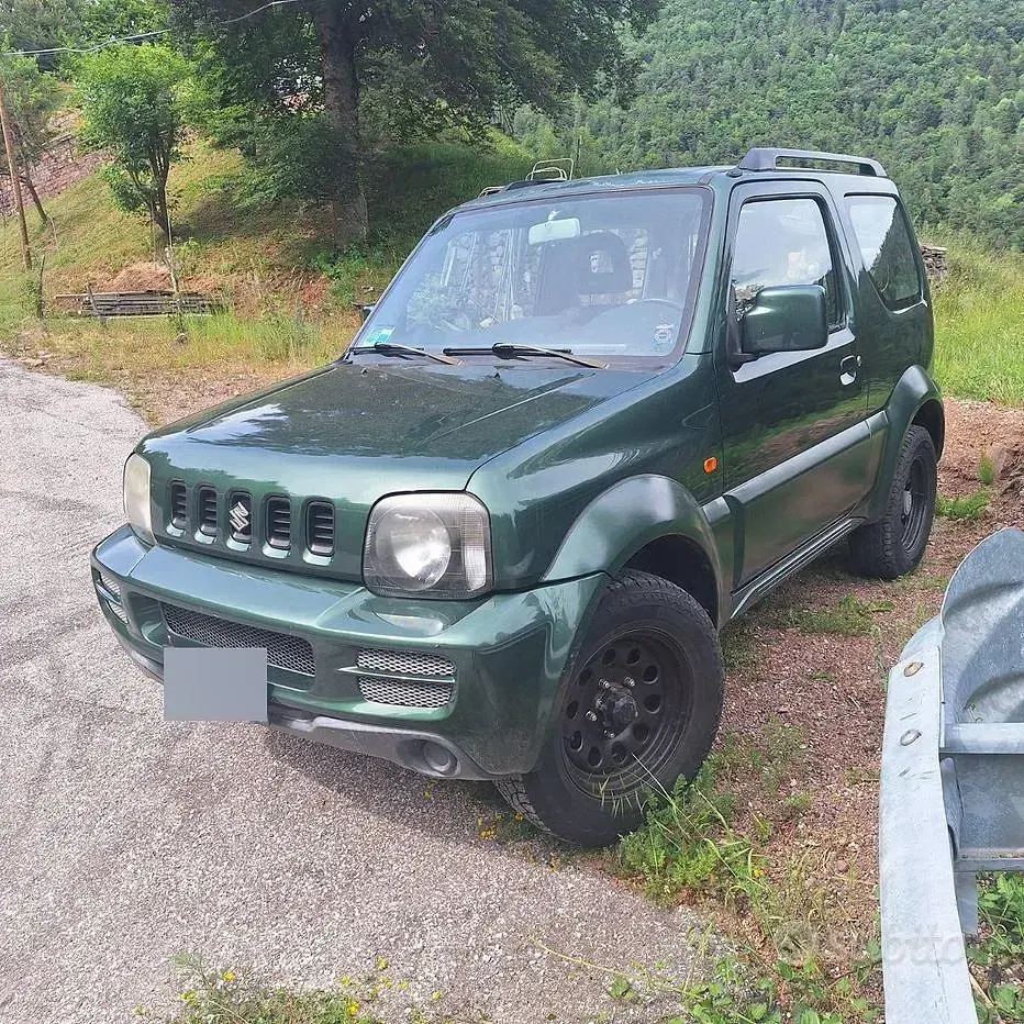 Usata Suzuki Jimny 85 CV (62 kW) 2011 Verde SUV