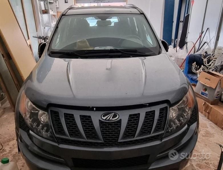 Usata Mahindra XUV500 140 CV (102 kW) 2015 Grigio SUV