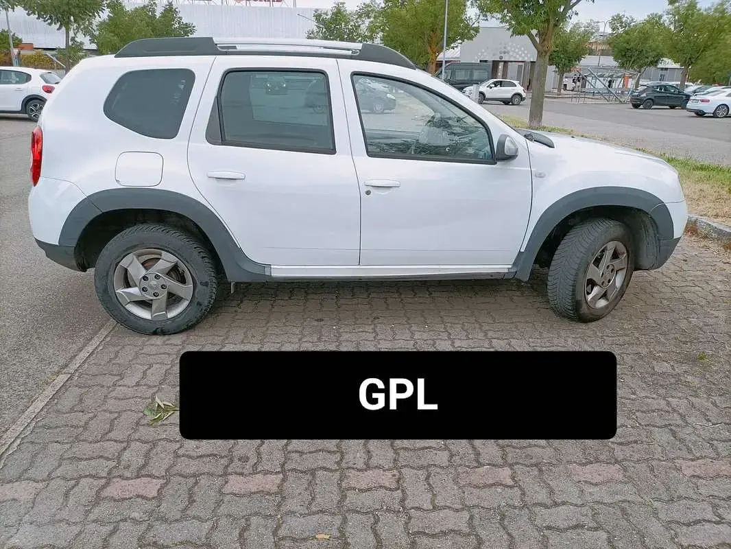 Usata Dacia Duster Lauréate 105 CV (77 kW) 2013 Bianco SUV