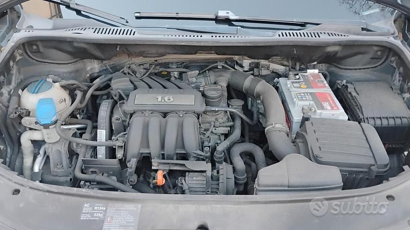 Usata VW Touran Conceptline 102 CV (75 kW) 2008 Nero Monovolume