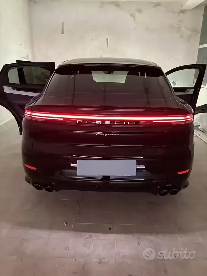 Usata Porsche Cayenne 353 CV (259 kW) 2023 Nero SUV