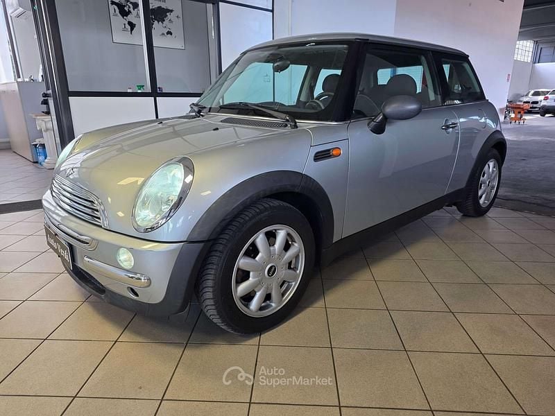 Usata Mini ONE 90 CV (66 kW) 2004 Argento Utilitaria