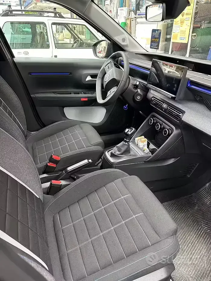 Begagnad Citroën C3 101 HK (74 kW) 2025 Svart SUV