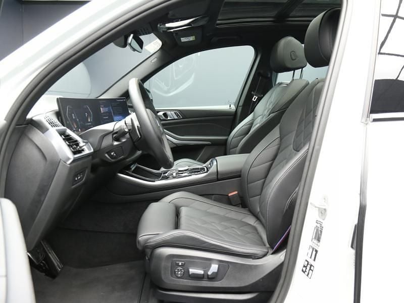 Usata BMW X5 M Sport 298 CV (219 kW) 2025 Vari colori pastello SUV