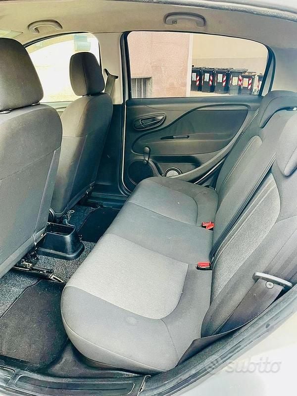 Usata Fiat Grande Punto 77 CV (56 kW) 2016 Grigio Utilitaria