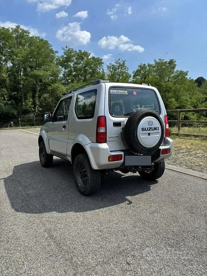 Usata Suzuki Jimny 82 CV (60 kW) 2000 Grigio SUV