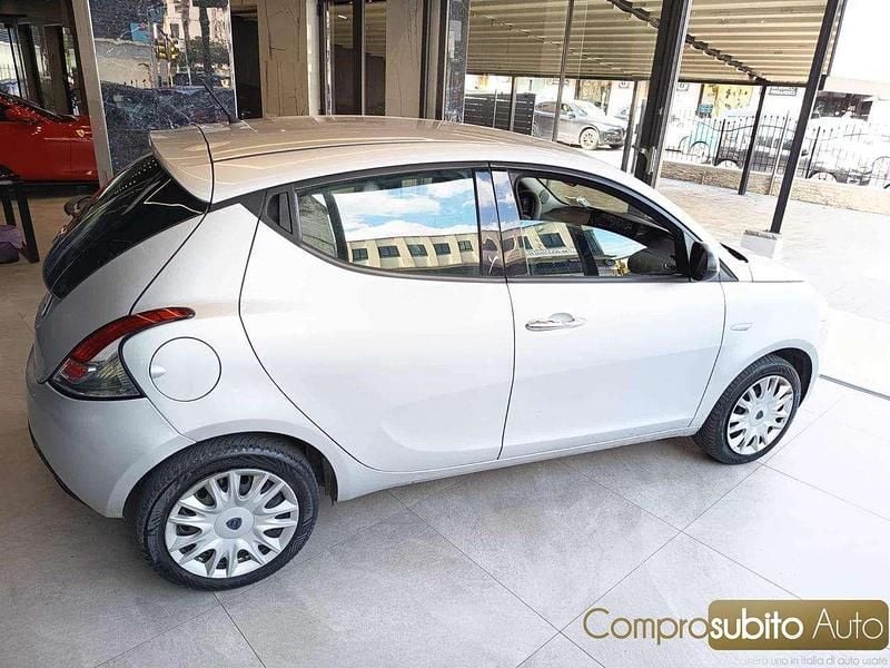 Usata Lancia Ypsilon Silver 95 CV (69 kW) 2014 Grigio scuro Utilitaria