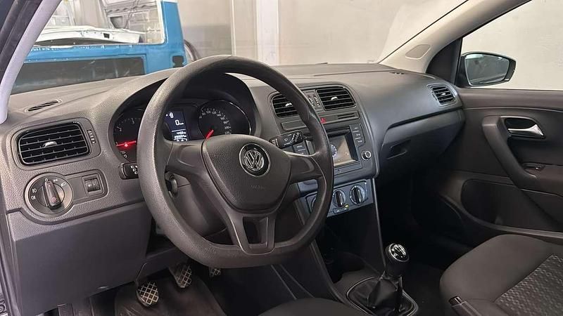 Usata VW Polo Trendline 75 CV (55 kW) 2015 Grigio Berlina