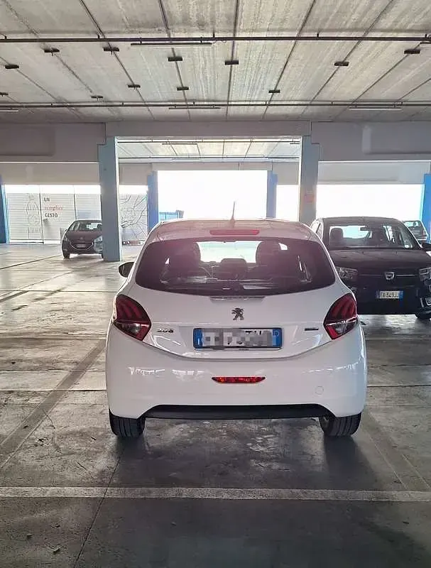 Usata Peugeot 208 Active 82 CV (60 kW) 2017 Bianco Utilitaria