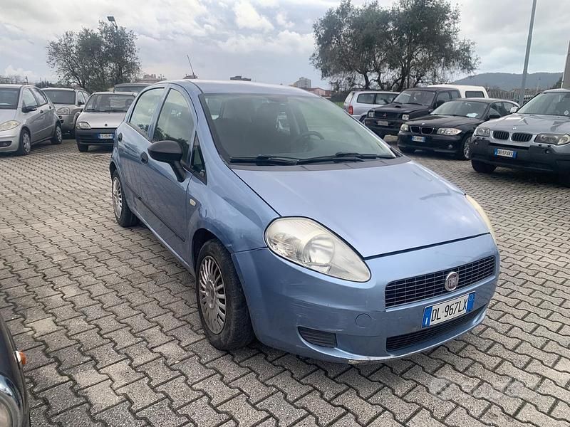 Usata Fiat Grande Punto Dynamic 65 CV (47 kW) 2007 Blu Utilitaria