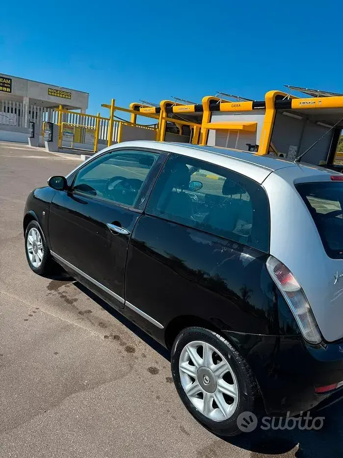 Usata Lancia Ypsilon 69 CV (50 kW) 2006 Nero Utilitaria