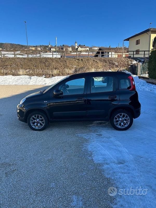 Usata Fiat Panda 4x4 S 95 CV (69 kW) 2017 Nero Utilitaria