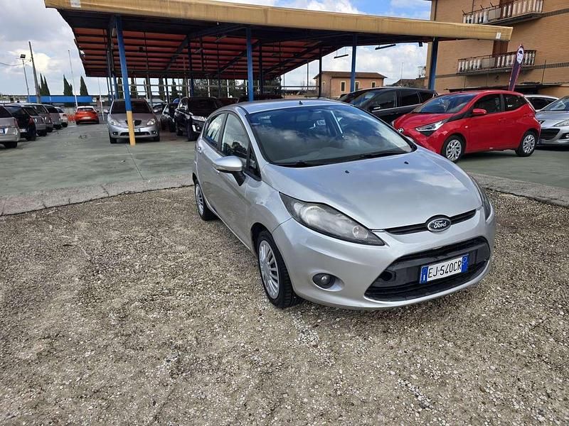 Usata Ford Fiesta 60 CV (44 kW) 2011 Argento Utilitaria