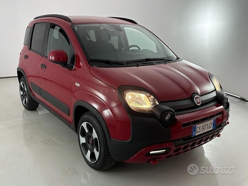Usata Fiat Panda Cross Cross 70 CV (51 kW) 2024 Rosso Utilitaria