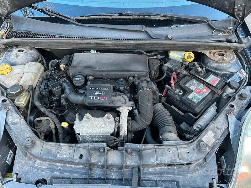 Usata Ford Fiesta 2005 Blu Berlina