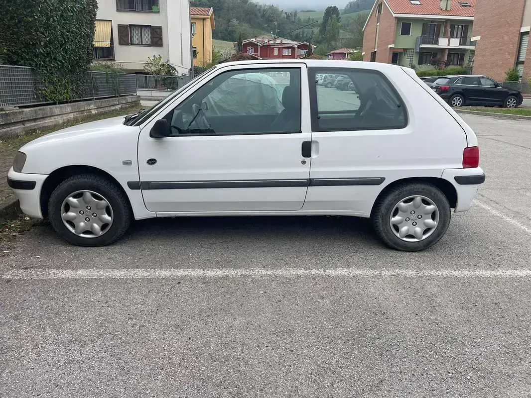 Usata Peugeot 106 60 CV (44 kW) 2003 Bianco Utilitaria