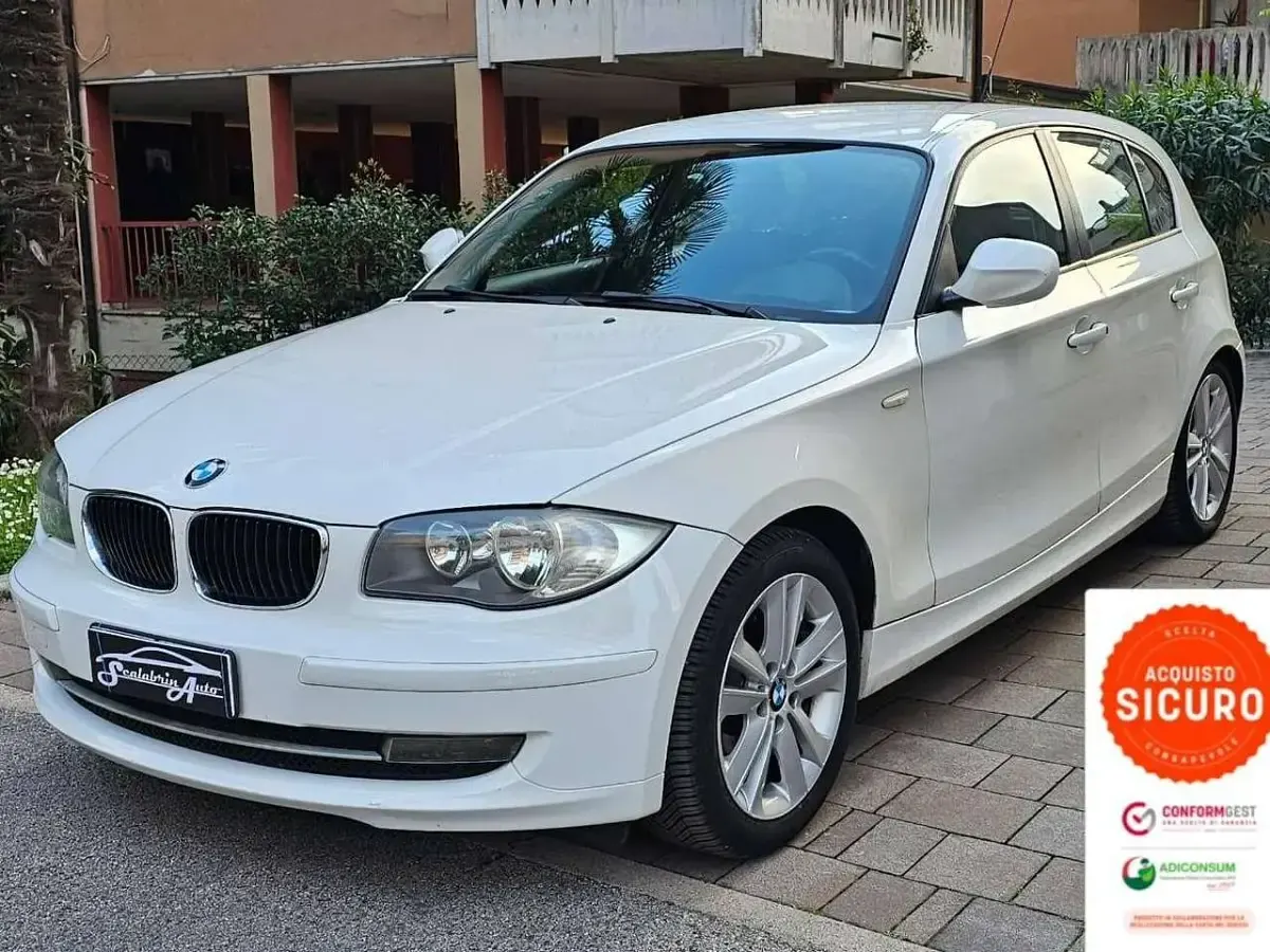 Usata BMW 118 143 CV (105 kW) 2010 Bianco Utilitaria