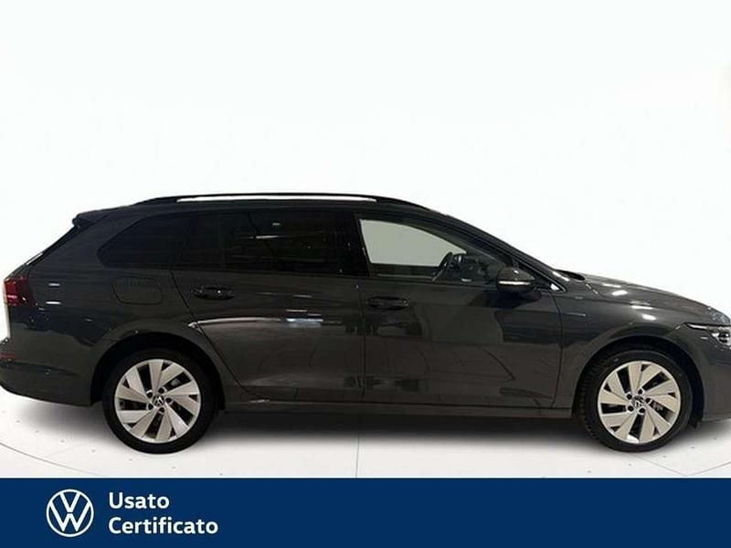 Usata VW Golf VIII Life 150 CV (110 kW) 2024 Grigio Station wagon