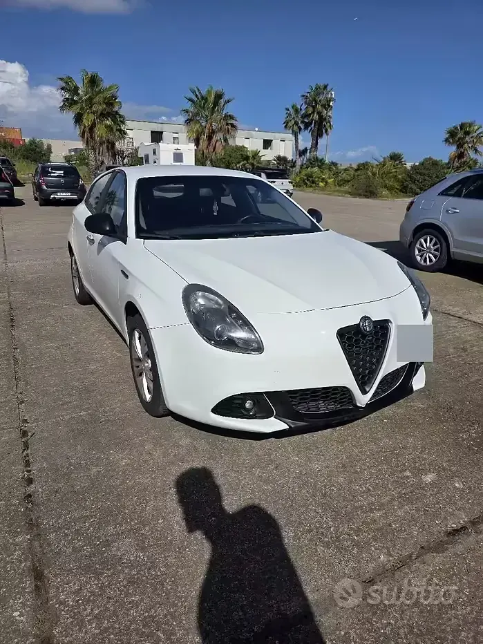 Usata Alfa Romeo Giulietta Distinctive 120 CV (88 kW) 2012 Bianco Utilitaria