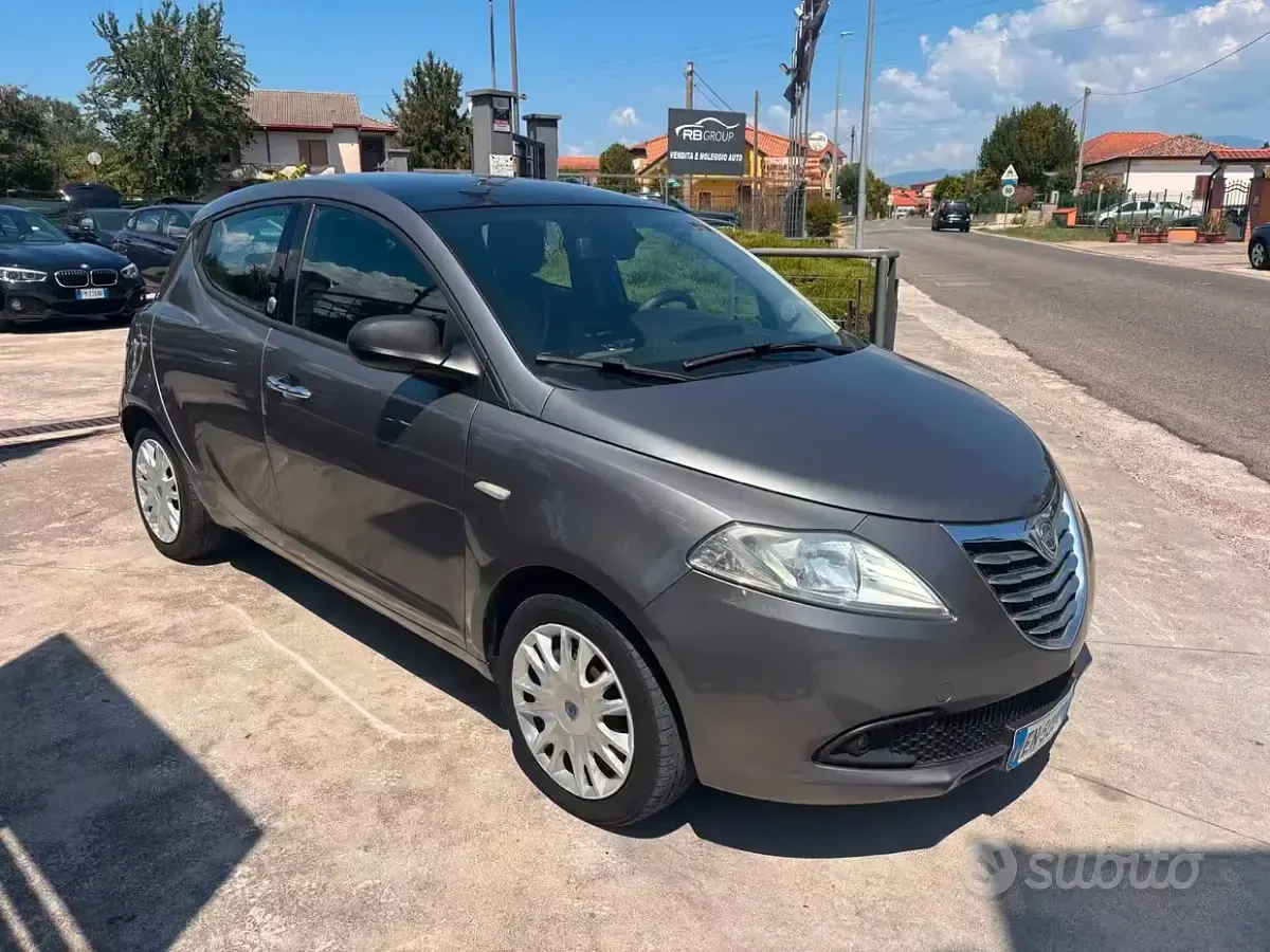 Usata Lancia Ypsilon Gold 69 CV (50 kW) 2012 Grigio Utilitaria