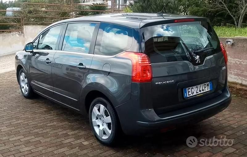 Usata Peugeot 5008 112 CV (82 kW) 2011 Monovolume