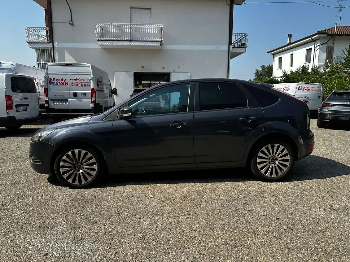 Usata Ford Focus 109 CV (80 kW) 2009 Grigio Berlina
