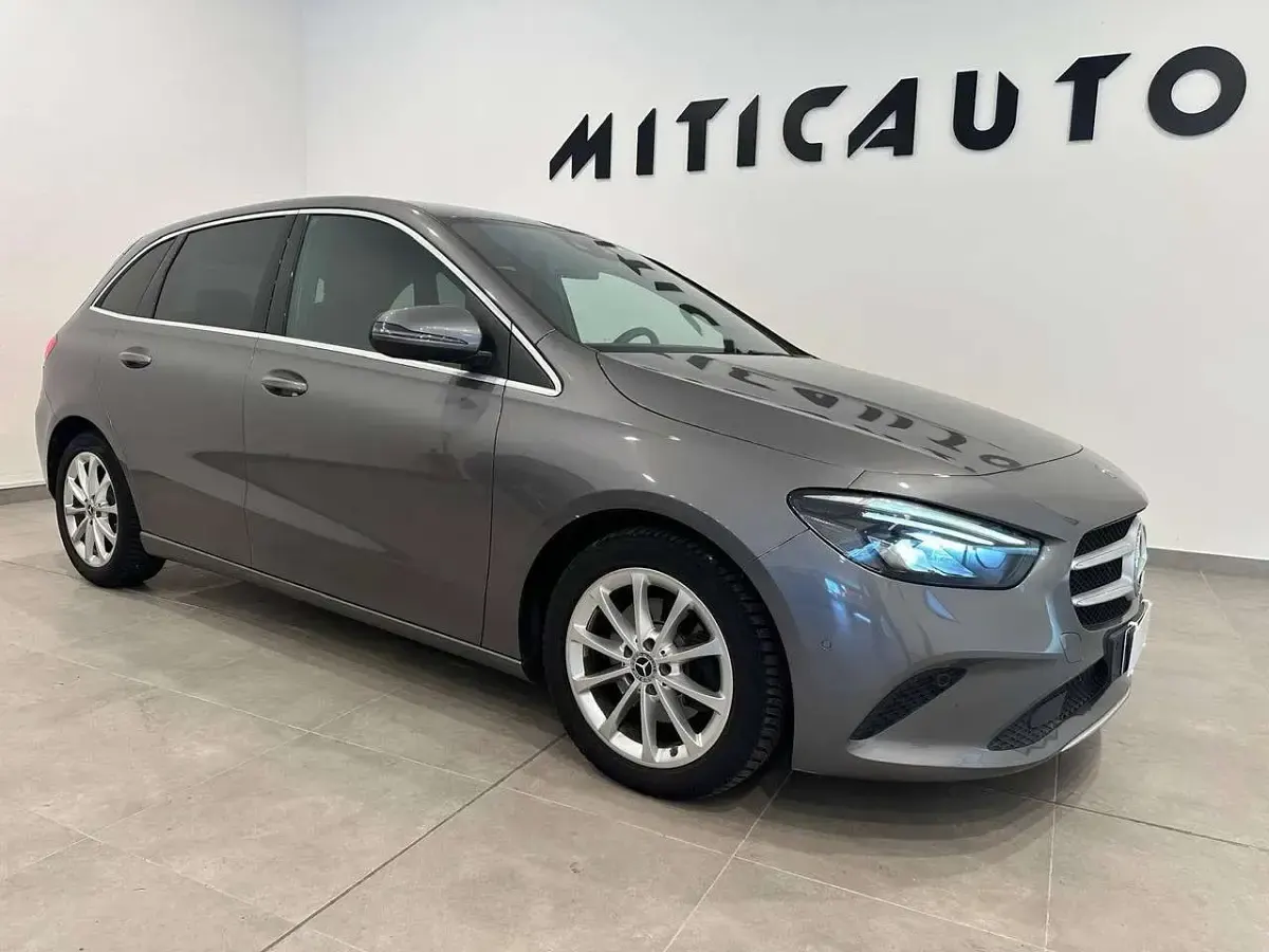 Usata Mercedes B200 150 CV (110 kW) 2019 Grigio Utilitaria