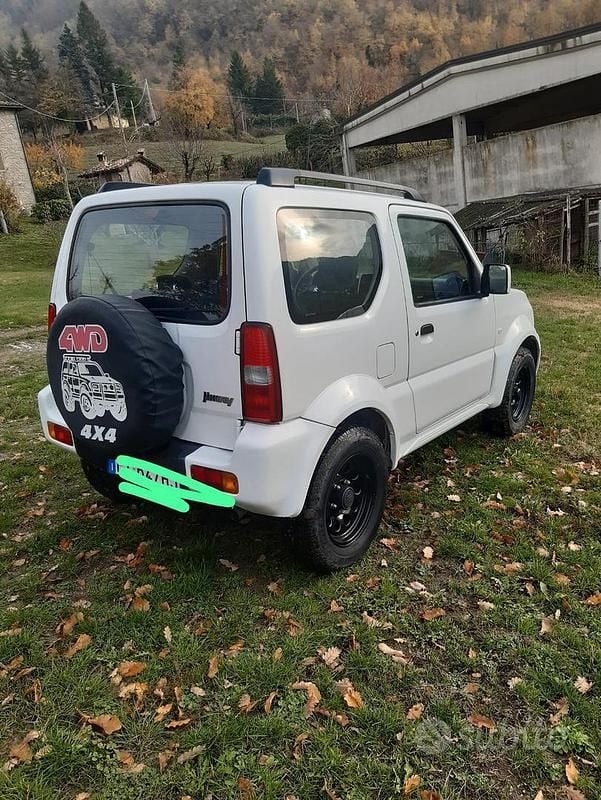 Usata Suzuki Jimny 85 CV (62 kW) 2015 Bianco SUV