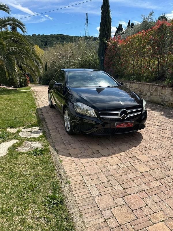 Usata Mercedes A180 109 CV (80 kW) 2014 Nero Berlina
