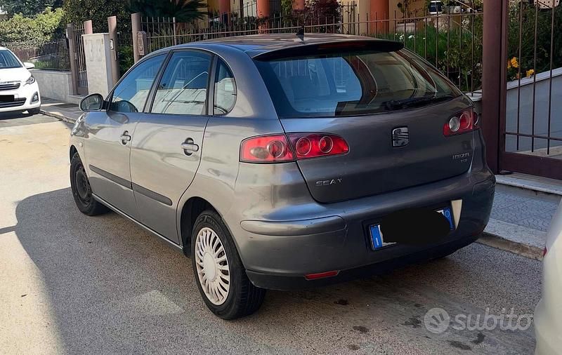 Usata Seat Ibiza 75 CV (55 kW) 2003 Grigio Utilitaria