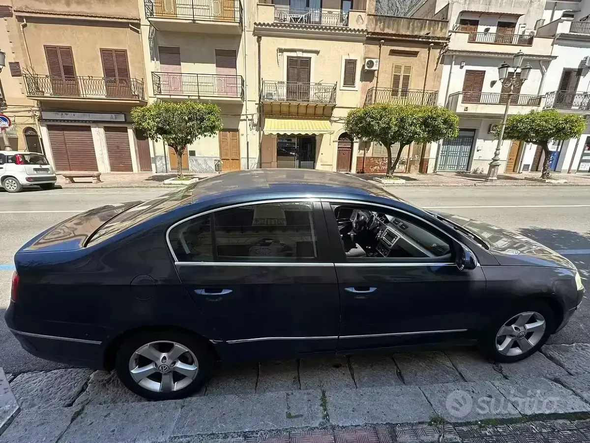 Usata VW Passat 105 CV (77 kW) 2008 Blu Berlina