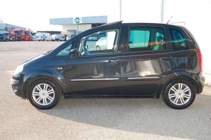 Usata Lancia Musa 95 CV (69 kW) 2005 Nero Monovolume