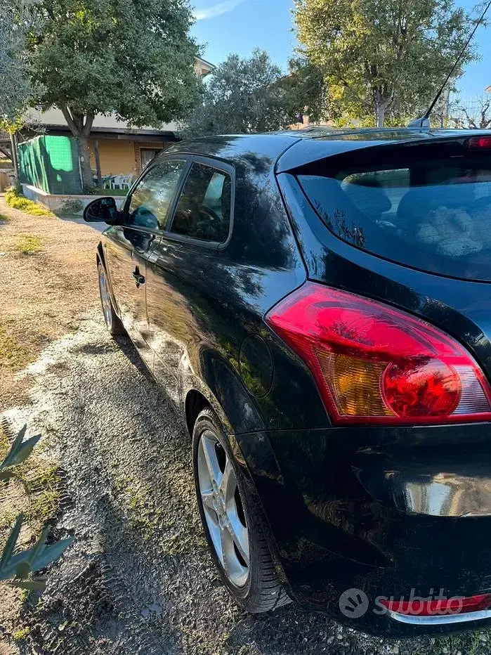 Usata Kia Ceed 115 CV (84 kW) 2008 Nero Utilitaria