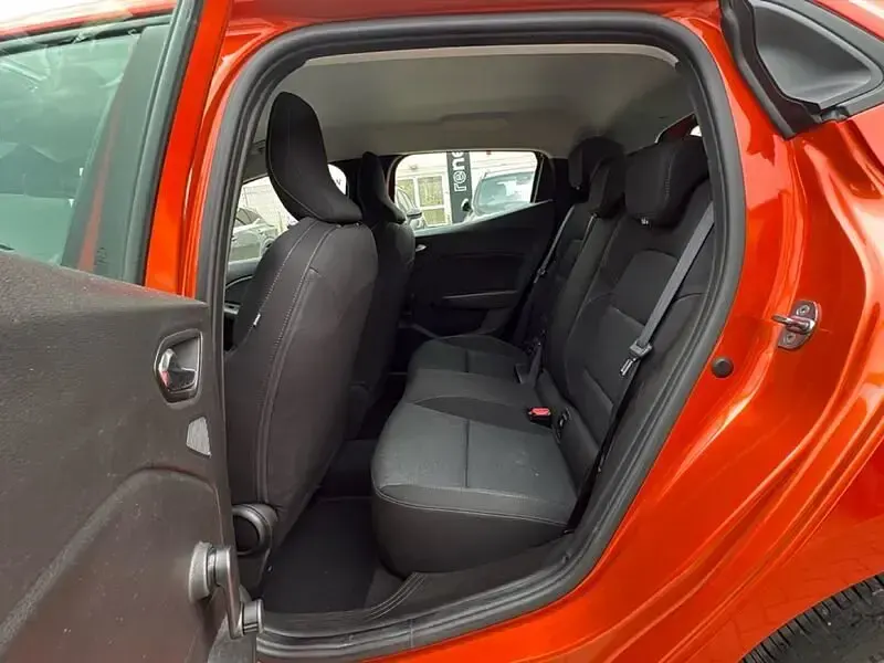 Usata Renault Clio Equilibre 145 CV (106 kW) 2023 Arancione Utilitaria