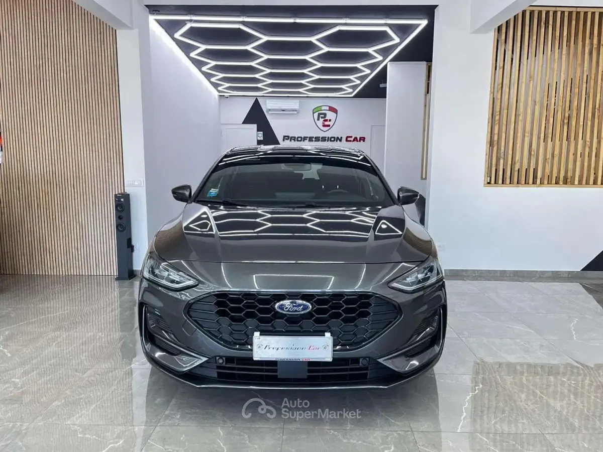 Begagnad Ford Focus ST-Line 117 HK (86 kW) 2024 Grå Sedan