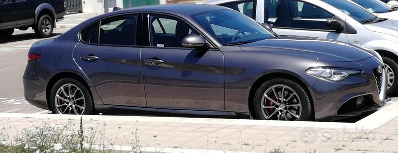 Usata Alfa Romeo Giulia Super 180 CV (132 kW) 2017 Grigio Berlina