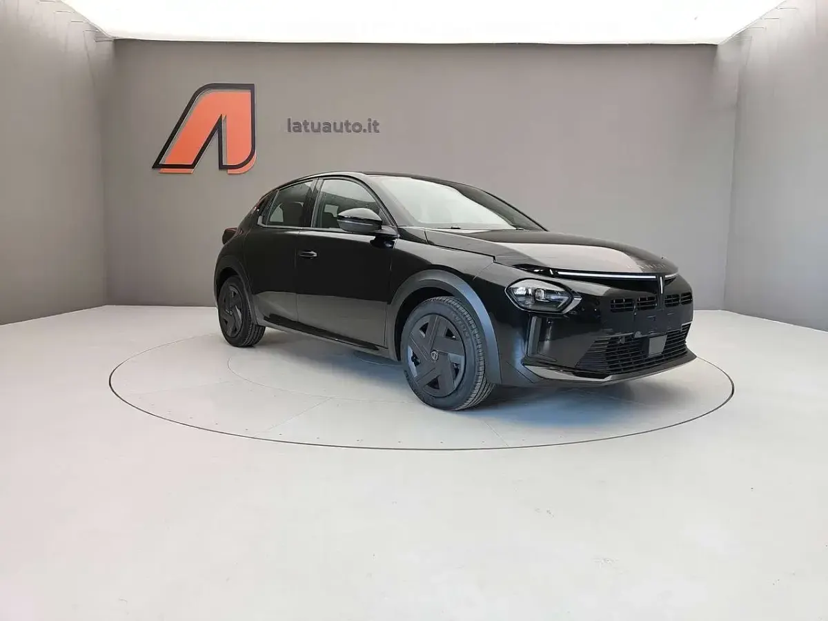 Nuova Lancia Ypsilon 101 CV (74 kW) 2026 Nero ardesia Utilitaria
