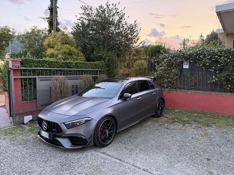 Usata 2023 Mercedes A45 AMG AMG Tre volumi | 50.000 € (Buon prezzo) - Immagine 1/4