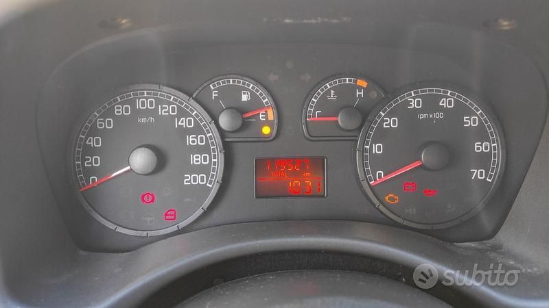 Usata Fiat Punto Dynamic 60 CV (44 kW) 2003 Grigio Utilitaria