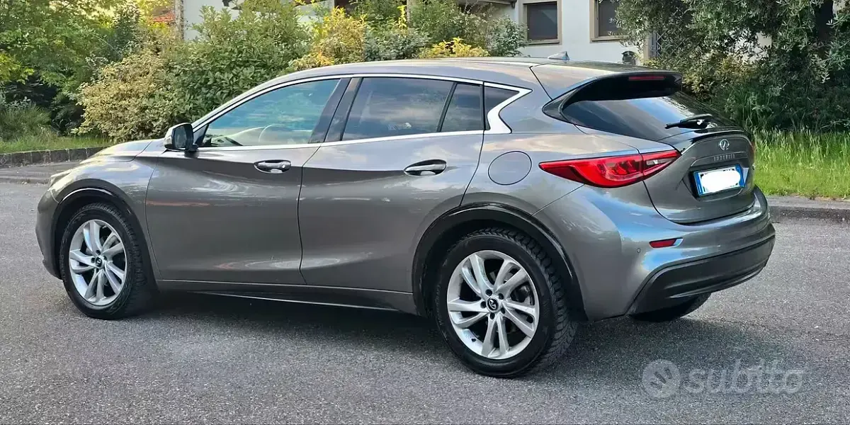Usata Infiniti Q30 Business Executive 109 CV (80 kW) 2017 Grigio Monovolume
