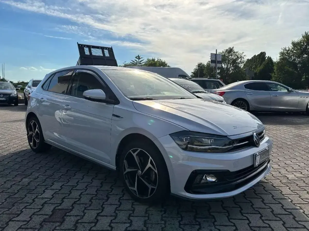 Usata VW Polo R-line 95 CV (69 kW) 2018 Grigio Utilitaria