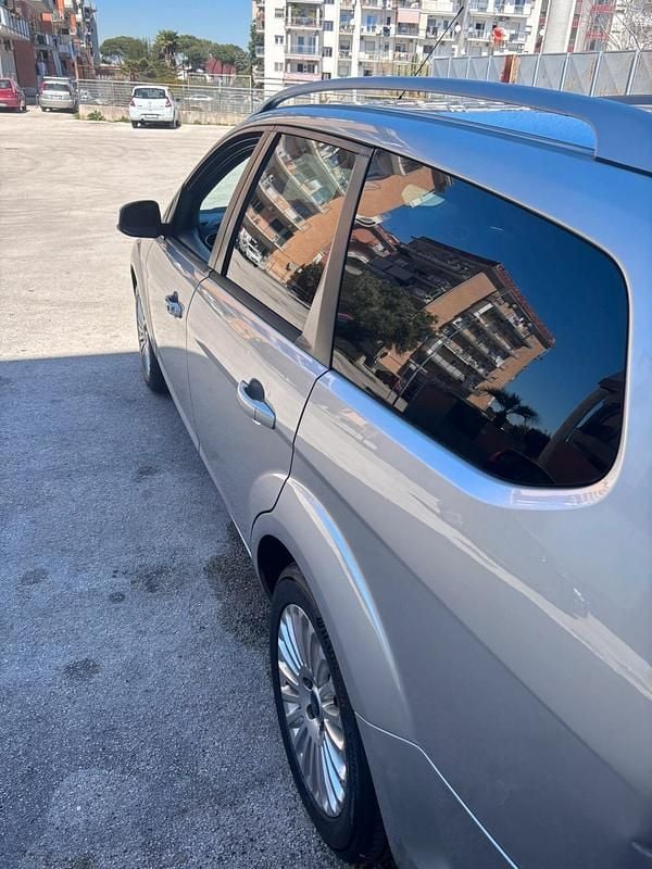 Usata Ford Focus 110 CV (80 kW) 2011 Argento Station wagon