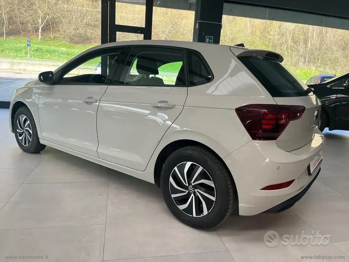 Usata VW Polo Life 95 CV (69 kW) 2023 Bianco Utilitaria