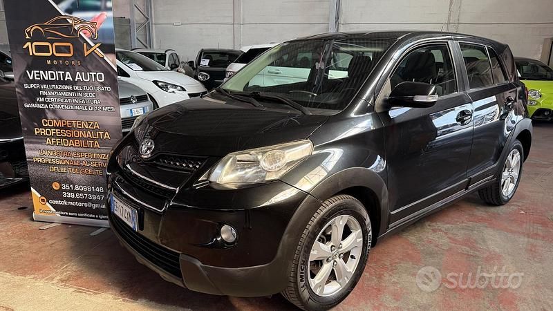 Usata Toyota Urban Cruiser Luxury 89 CV (65 kW) 2010 Nero Utilitaria