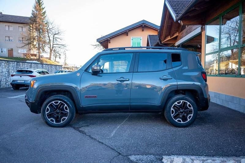 Usata Jeep Renegade Trailhawk 170 CV (125 kW) 2016 Grigio SUV