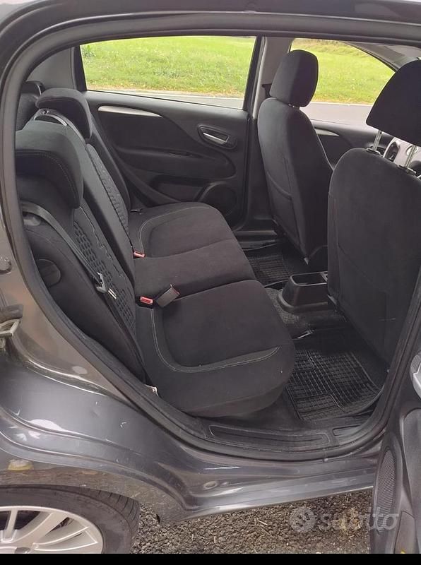 Usata Fiat Punto Easy 77 CV (56 kW) 2015 Grigio Utilitaria